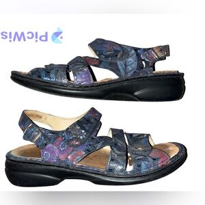 - Finn Comfort Gomera-S Sandal